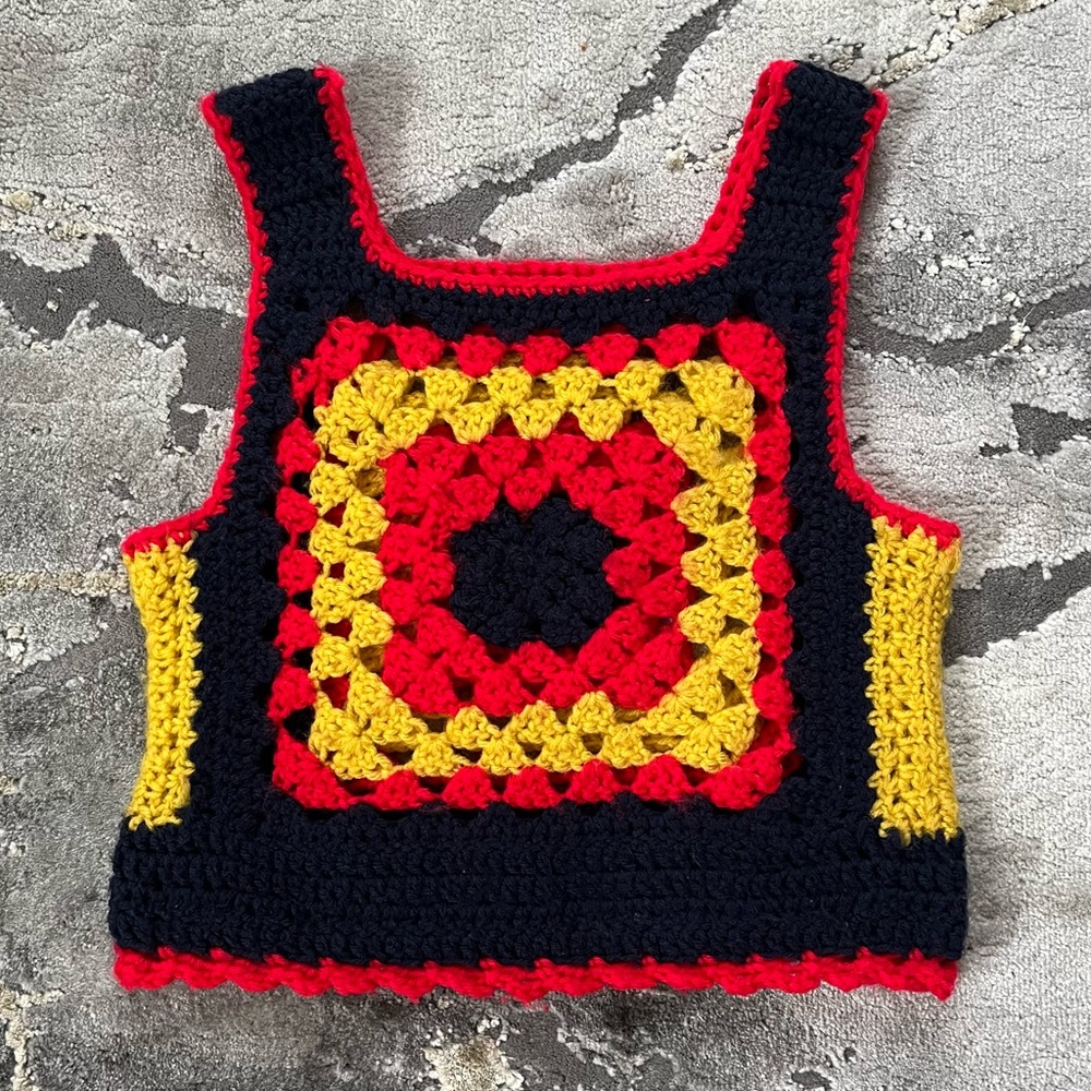 Custom vintage 70s inspired 90s / y2k multicolored crochet knitted tank top 🧶
